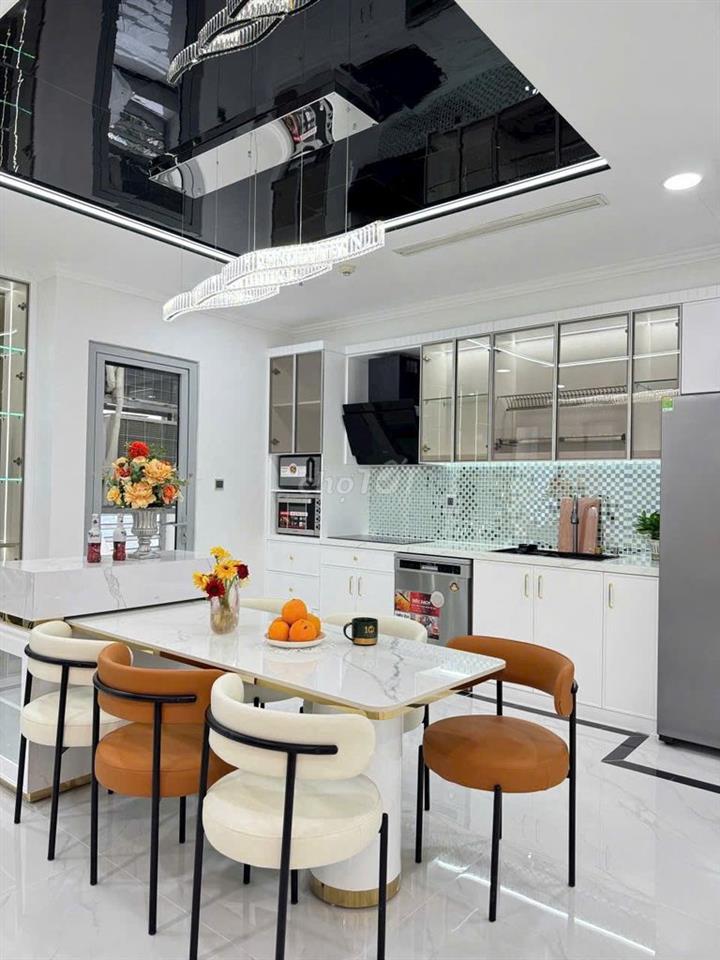 BÁN CĂN HỘ 2PN NỘI THẤT CAO CẤP, VIEW ĐẸP VINHOMES CENTRAL PARK