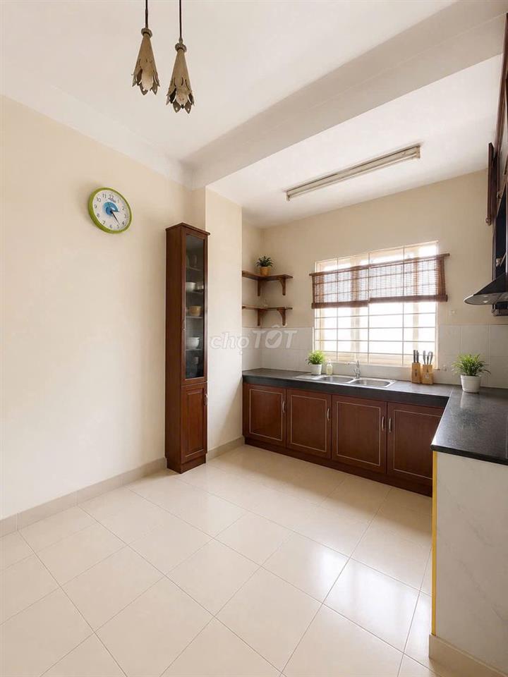 BÁN CHUNG CƯ Kim Sơn, lô góc, DT: 80m2. 2PN, 2WC. Sổ riêng, thang máy.