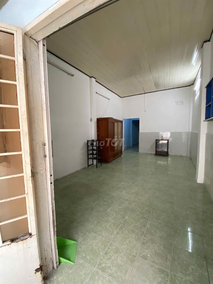 Bán nhà cấp 4 hẻm 80 Dương Quảng Hàm, DT: 4x17,5m. 72m2.