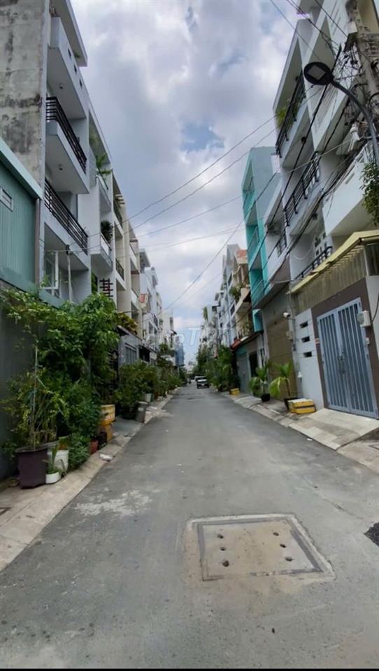 BÁN NHÀ hẻm 6m ĐS8, DT:4,2x11m. Trệt 2lầu ST. 3PN, 3WC, gần công viên.