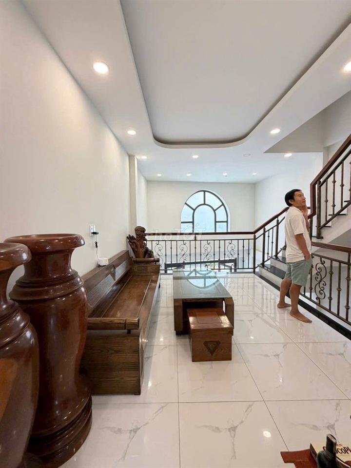 NHÀ CHO THUÊ Bình Lợi. Trệt 2 lầu. DT: 4,5x20m. Hẻm thông 