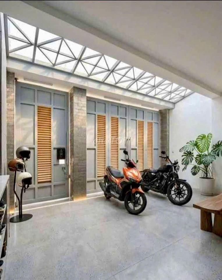 NHÀ CHO THUÊ Đặng Thùy Trâm. DT: 6x22m. Trệt lửng 3 lầu. Gần ĐH