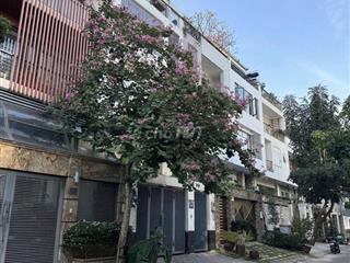 NHÀ CHO THUÊ Đặng Thùy Trâm. DT: 6x22m. Trệt lửng 3 lầu. Gần ĐH