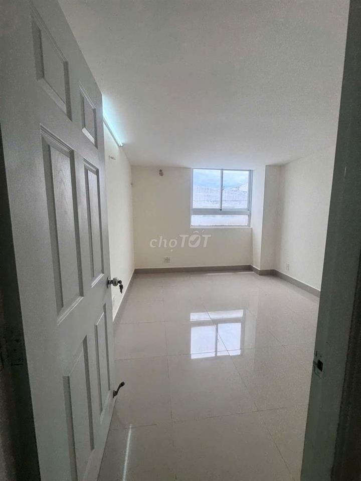 Bán căn hộ CC 1050 Phan Chu Trinh. DT: 61,5m2. Đã có sổ. Thang máy.