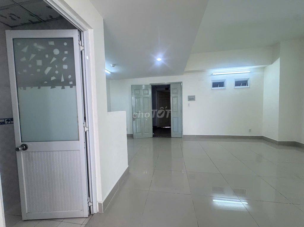 Bán căn hộ CC 1050 Phan Chu Trinh. DT: 61,5m2. Đã có sổ. Thang máy.