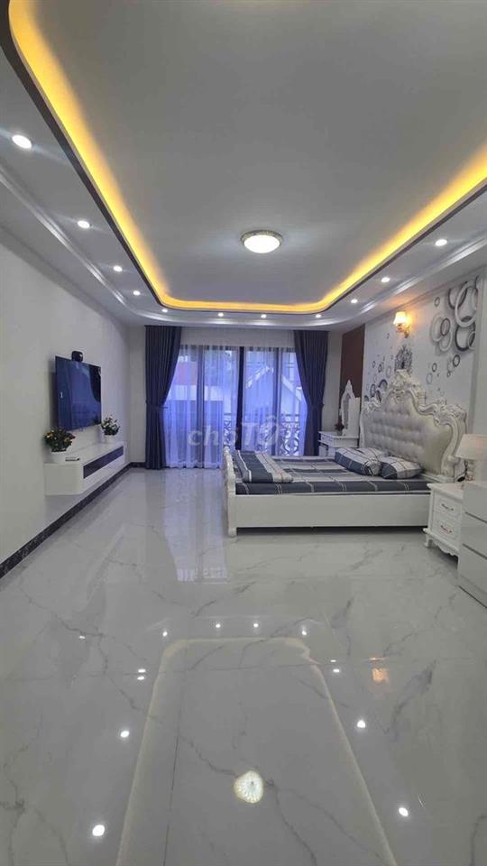 NHÀ PHỐ LIỀN KỀ -HẼM XE HƠI -THÔNG RA PHẠM VĂN ĐỒNG