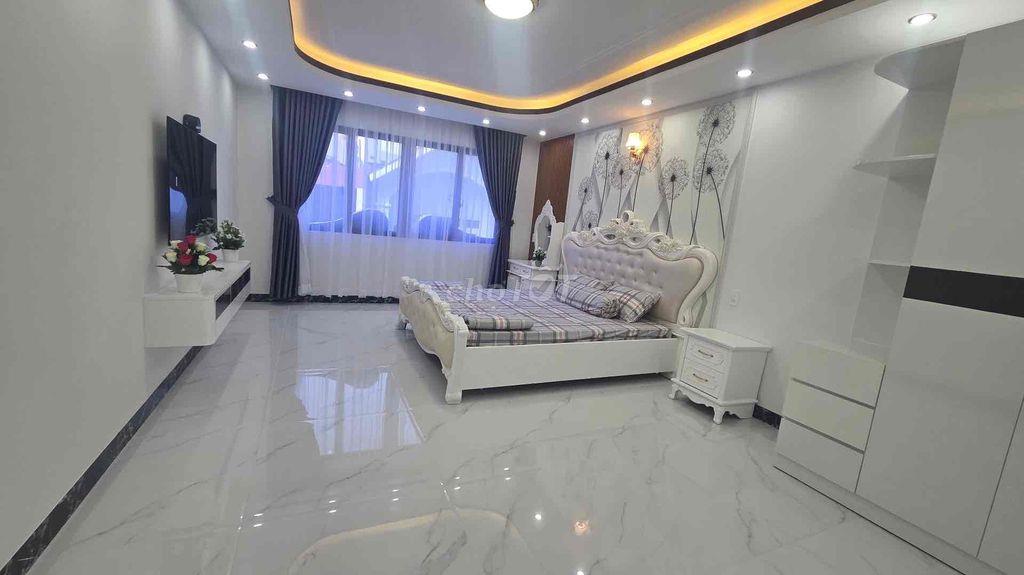NHÀ PHỐ LIỀN KỀ -HẼM XE HƠI -THÔNG RA PHẠM VĂN ĐỒNG