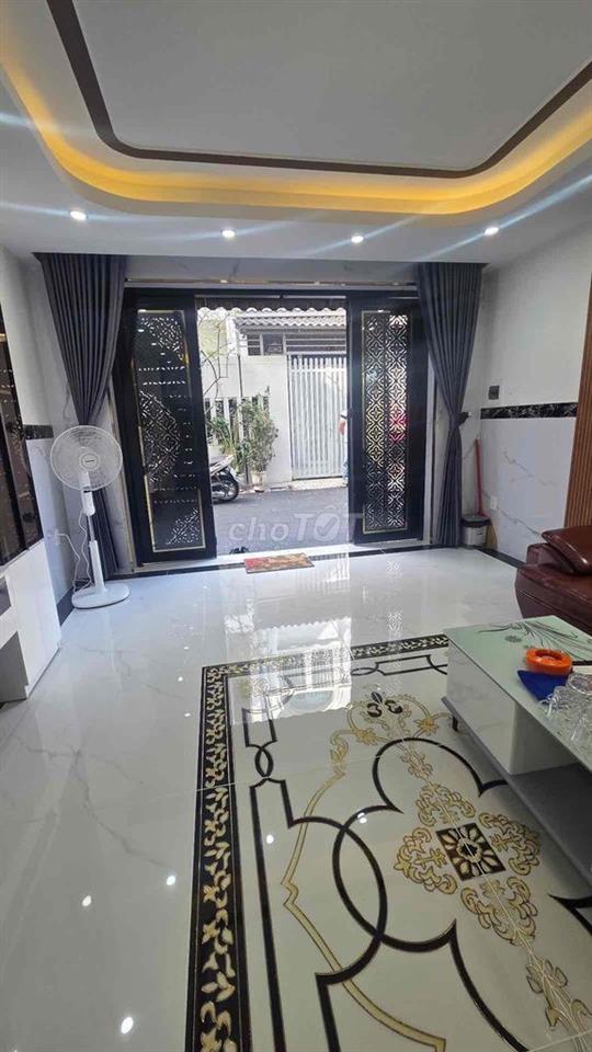 NHÀ PHỐ LIỀN KỀ -HẼM XE HƠI -THÔNG RA PHẠM VĂN ĐỒNG