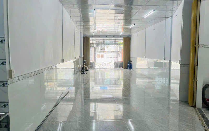 Bán nhà trung tâm mặt tiền 12m - 3.7x20m - 5 tầng đường Tân Cảng