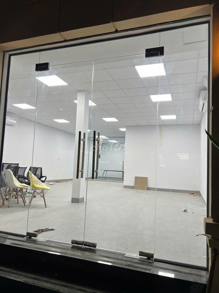 Bán nhà trung tâm mặt tiền 12m - 3.7x20m - 5 tầng đường Tân Cảng
