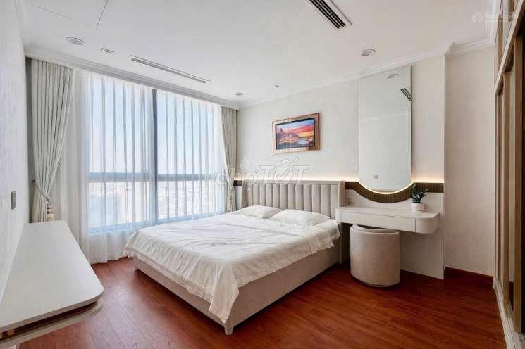 Chủ kẹt tiền bán gấp 3PN giá 14tỷ5 DT: 118m2. Vinhomes Central Park