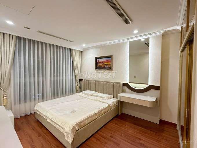 Chủ kẹt tiền bán gấp 3PN giá 14tỷ5 DT: 118m2. Vinhomes Central Park