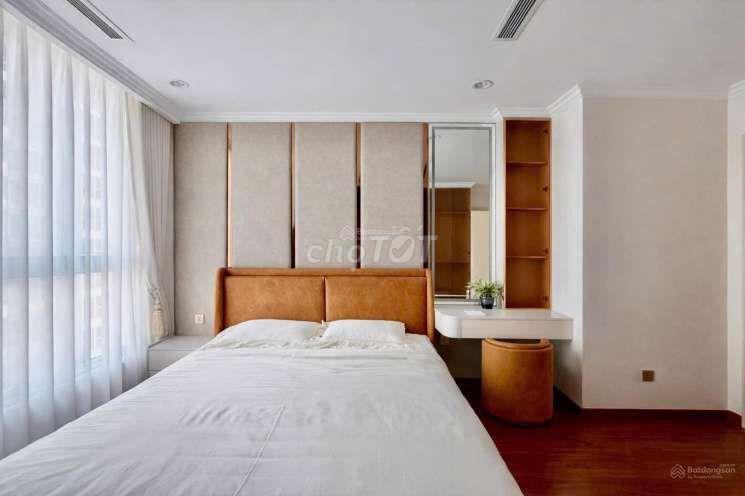 Chủ kẹt tiền bán gấp 3PN giá 14tỷ5 DT: 118m2. Vinhomes Central Park