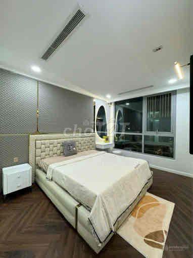 Chủ kẹt tiền cần bán 2PN giá 11tỷ DT: 85m2 Vinhomes Central Park