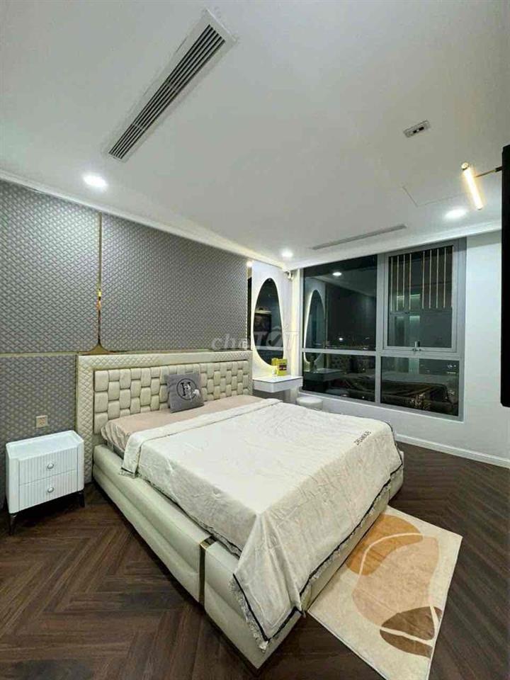 Cho thuê gấp CC 4PN + 3WC tại Vinhomes Central Park, 160m2, 60 triệu V