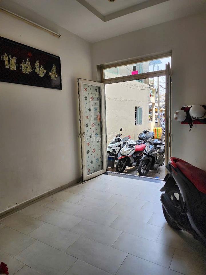 Bán nhà 3 tầng dt 68m2 hẻm đường Cao Thắng, bên hông chợ Phú Nhuận.