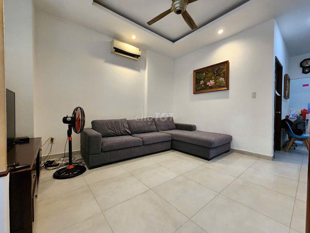 Bán nhà 3 tầng dt 68m2 hẻm đường Cao Thắng, bên hông chợ Phú Nhuận.