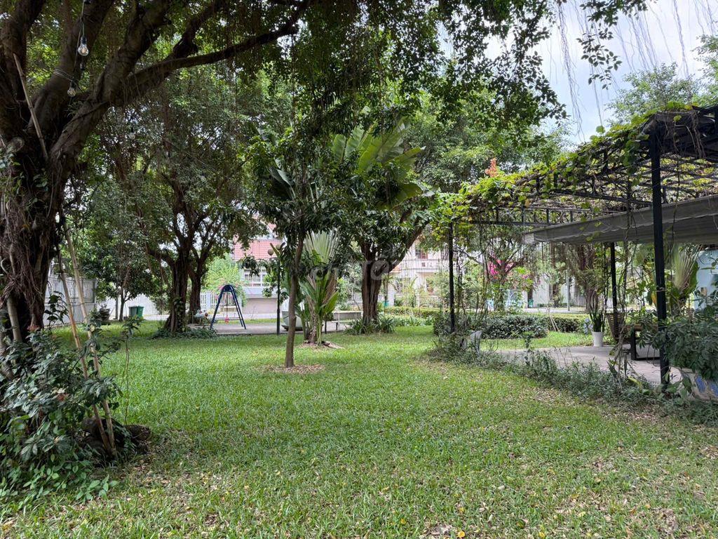 Bán Villa Khu Compound Bờ Sông Nguyễn Văn Hưởng, Thảo Điền.  