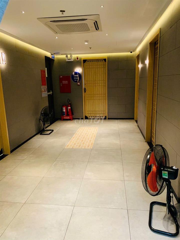 Cho thuê VP-MBKD trống suốt mặt tiền đường Lê Thánh Tôn, Quận 1.