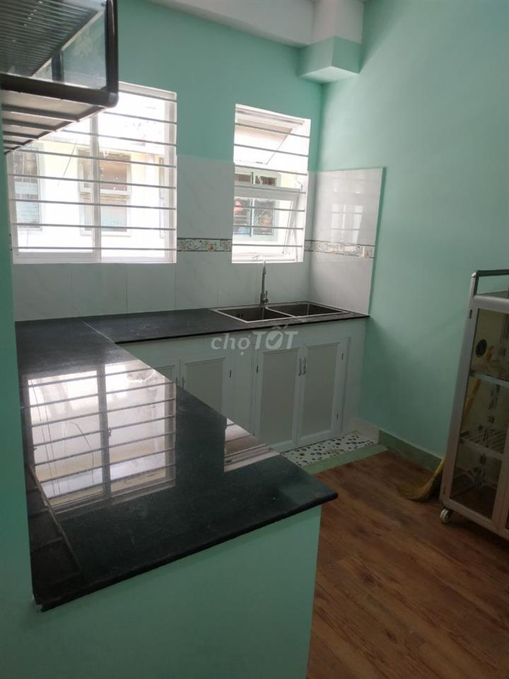 Bán căn hộ thang máy lầu cao tại 336/24 Nguyễn Văn Luông, giá 2 tỷ