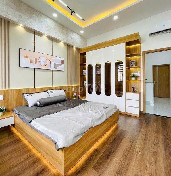 Biệt thự Bình Lợi. DT 14X15M.  Trệt 2 Lầu, áp mái. Sát công viên