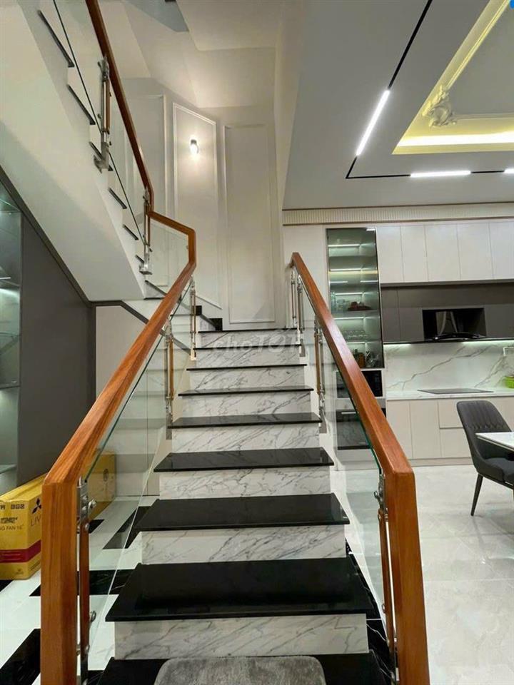 Nhà đẹp 122/9  Bình Lợi.DT 5x20m. trệt 2 lầu ST.