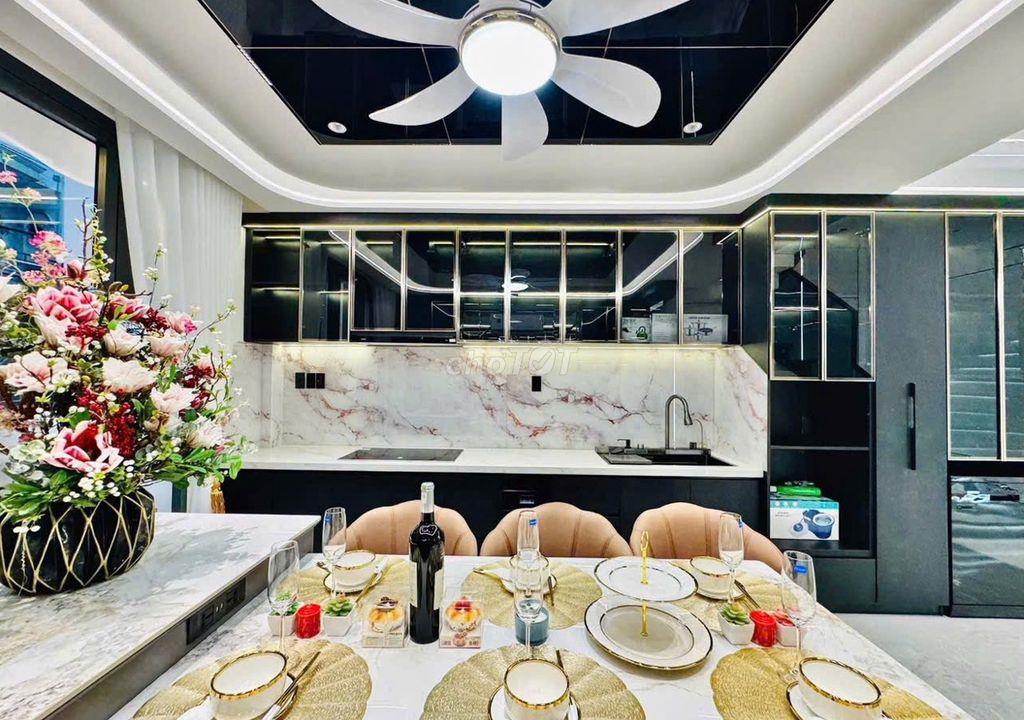 Bán gấp nhà 166/5 Đặng Thùy Trâm. DT 5X12M. Trệt 2 lầu ST.