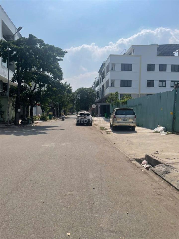Nhà đẹp góc 2 mặt Tiền. 114/6 Bình Lợi.  DT 7X22M. Trệt 2 lầu ST.