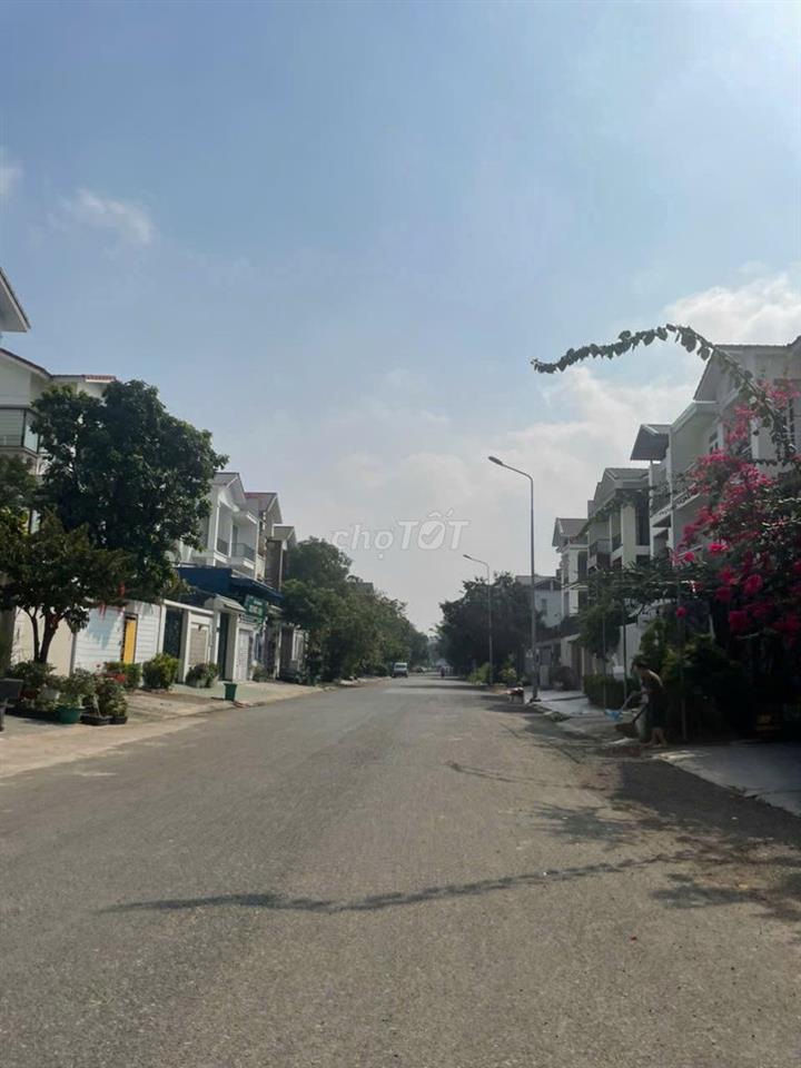 Biệt thự siêu đẹp 281/10/2 Bình Lợi. DT 10X19M. Trệt 2 lầu MCCT