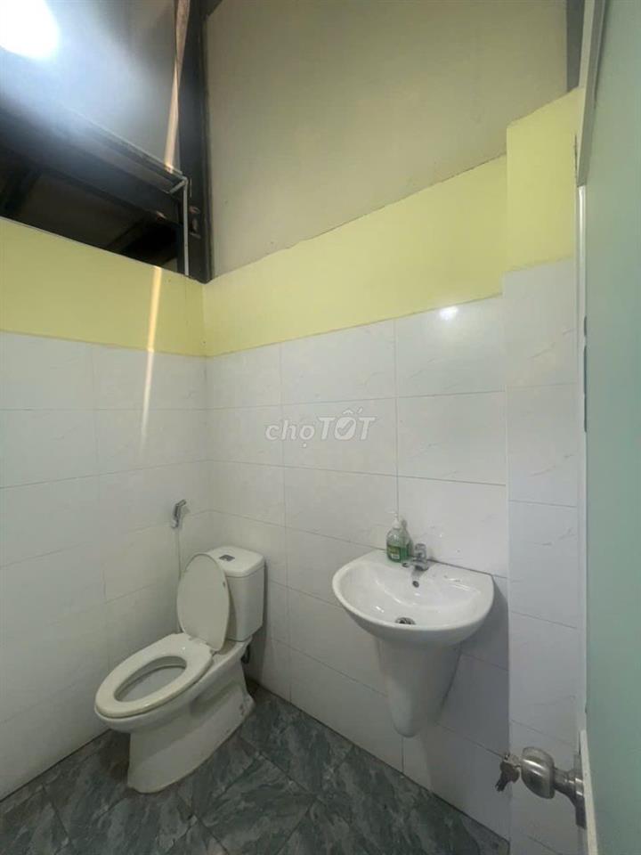 cho thuê kho Đặng Thùy Trâm. DT 120m2. giá 14tr/tháng. hẻm 12m thông 
