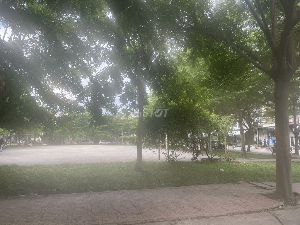 Gấp Gấp!!! đất Bình Lợi view công viên. DT 5x20m. Hẻm Thông 12m