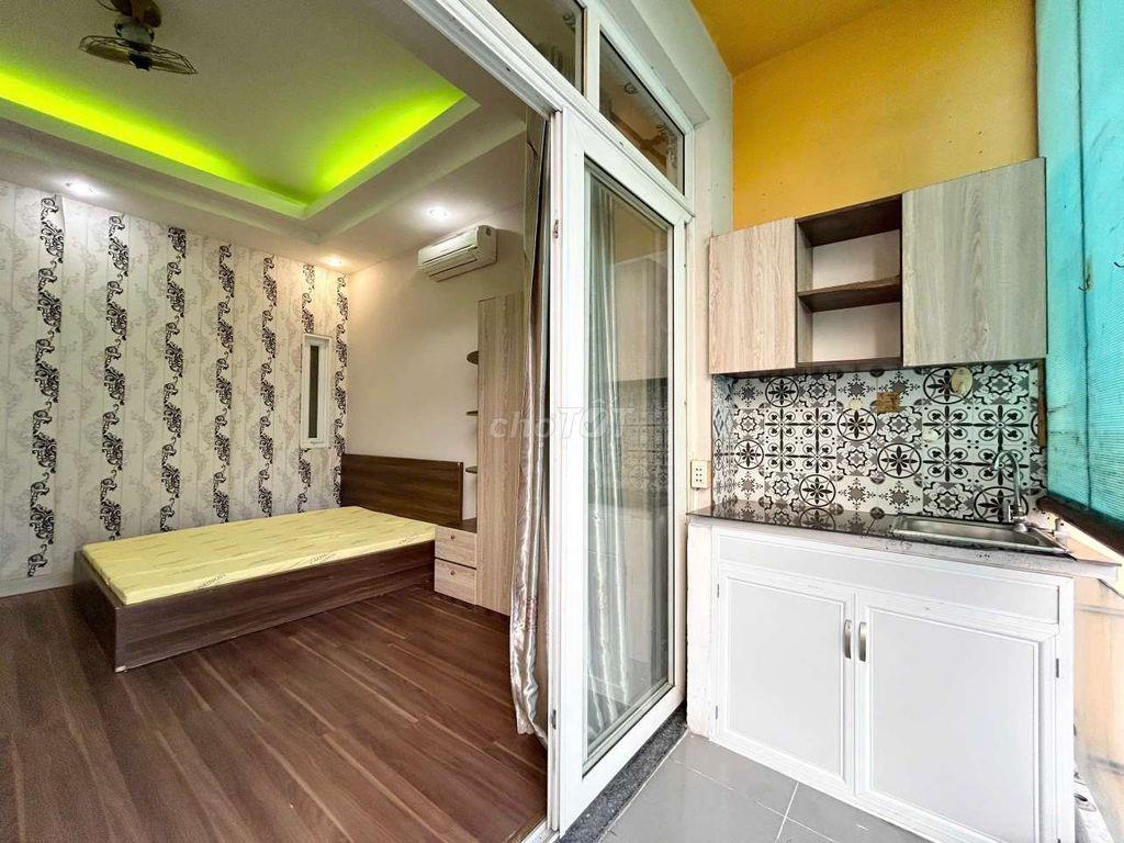 🏵️ Nhà Tớ - Cho Thuê STUDIO BANCONY tách bếp - rất to ở Chu Văn An - BT