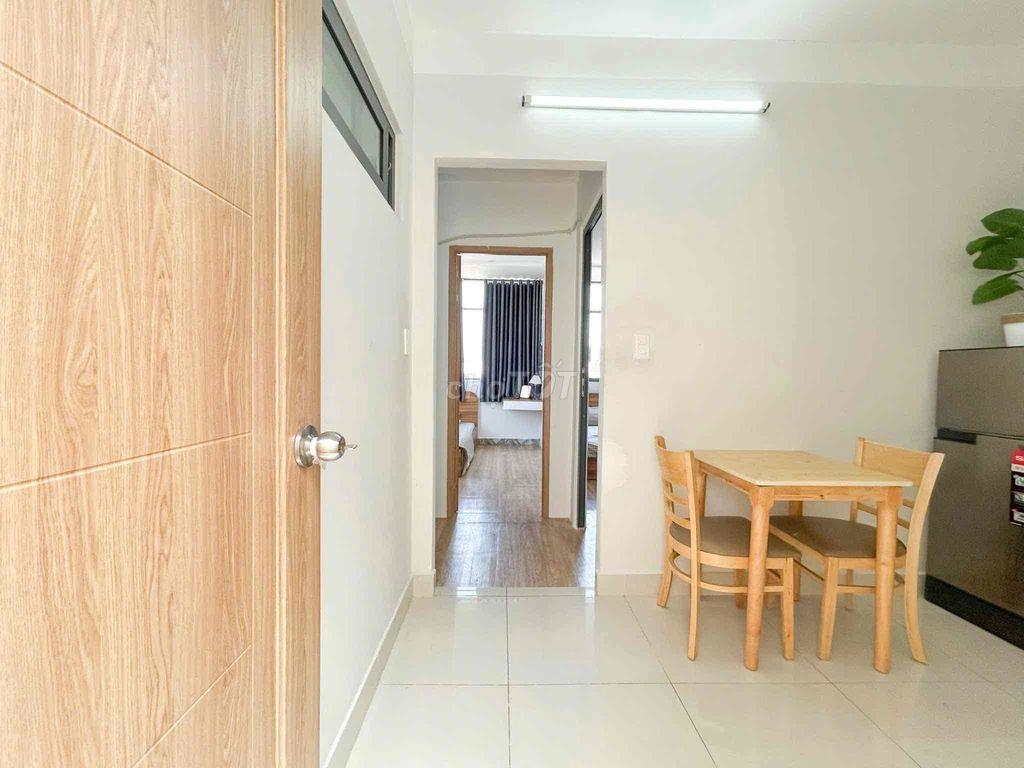 Cho Thuê Căn Hộ 2 Phòng Ngủ ngay ngã tư Phú Nhuận