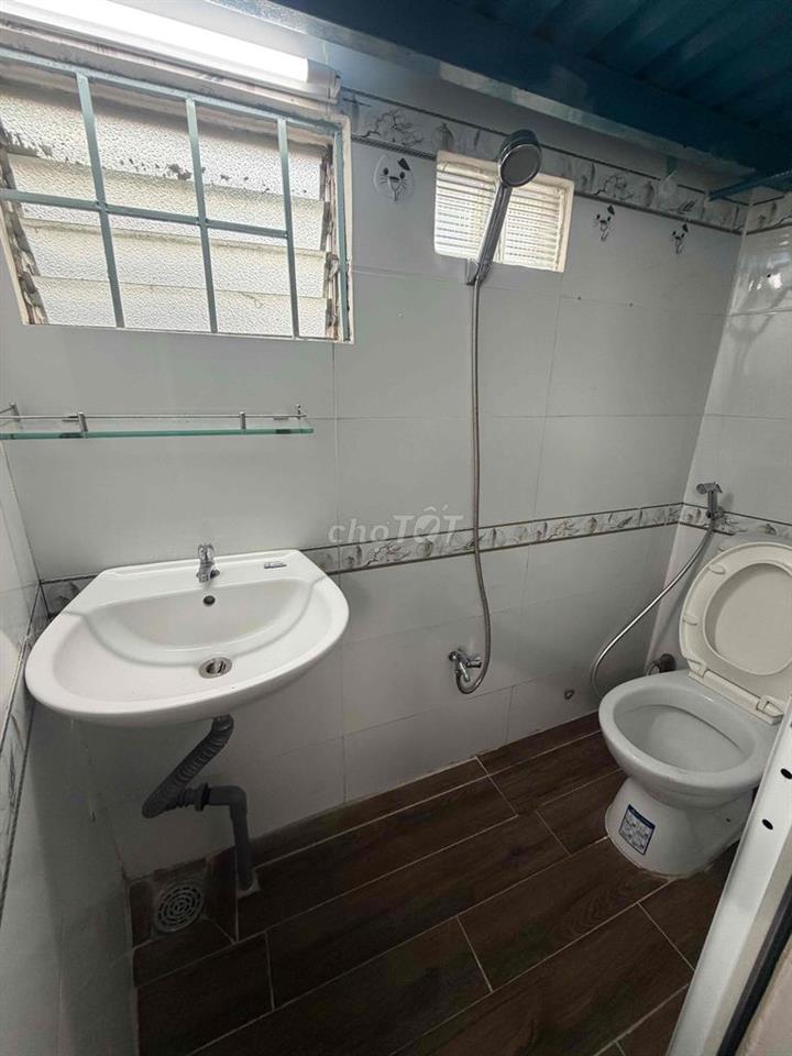 Phòng Full nội thất dt: 30m2 (lầu 1)hẻm 441/ ĐBP thông qua D2, p25,BT.