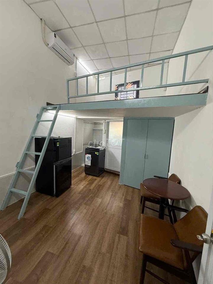 Phòng Full nội thất dt: 30m2 (lầu 1)hẻm 441/ ĐBP thông qua D2, p25,BT.