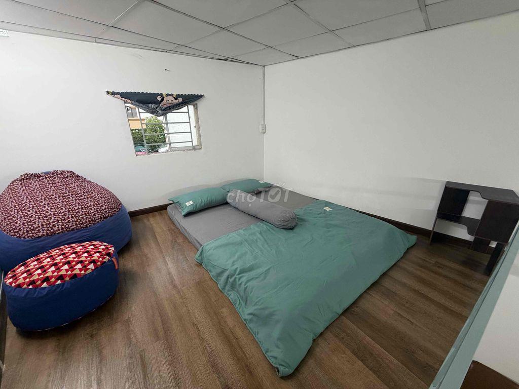 Phòng Full nội thất dt: 30m2 (lầu 1)hẻm 441/ ĐBP thông qua D2, p25,BT.