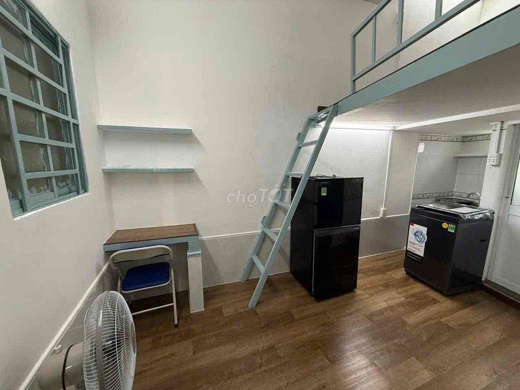 Phòng Full nội thất dt: 30m2 (lầu 1)hẻm 441/ ĐBP thông qua D2, p25,BT.