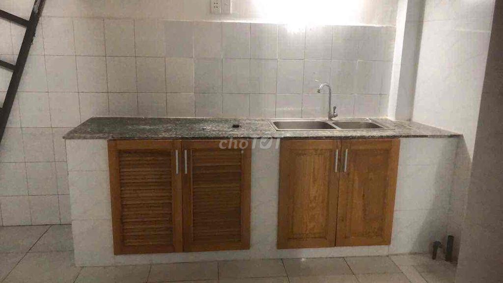 cho thuê nguyên căn 1pn khép kín + 1 phòng gác 1 trệt 1 lầu