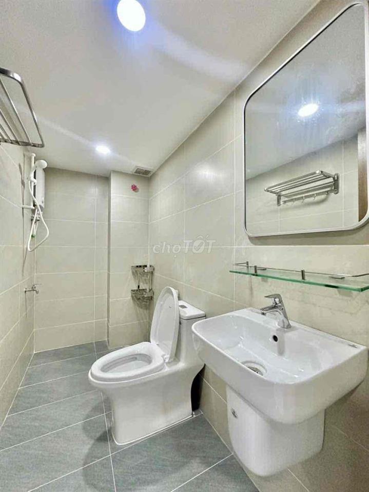 Duplex view thoáng ở được 4-5ng ngay ngã tư hàng xanh !!