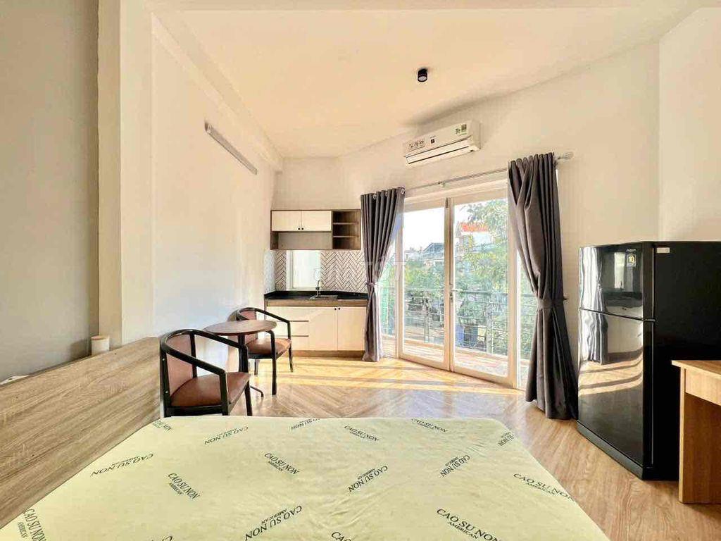 STUDIO CAO CẤP BAN CÔNG RỘNG – SÁT ĐH VĂN LANG – DỌN VÀO Ở NGAY