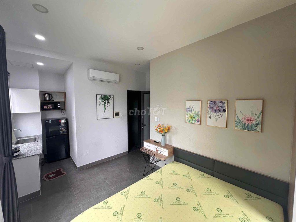 STUDIO FULL NỘI THẤT BAN CÔNG + CỬA SỔ TRỜI – SÁT QUẬN 1