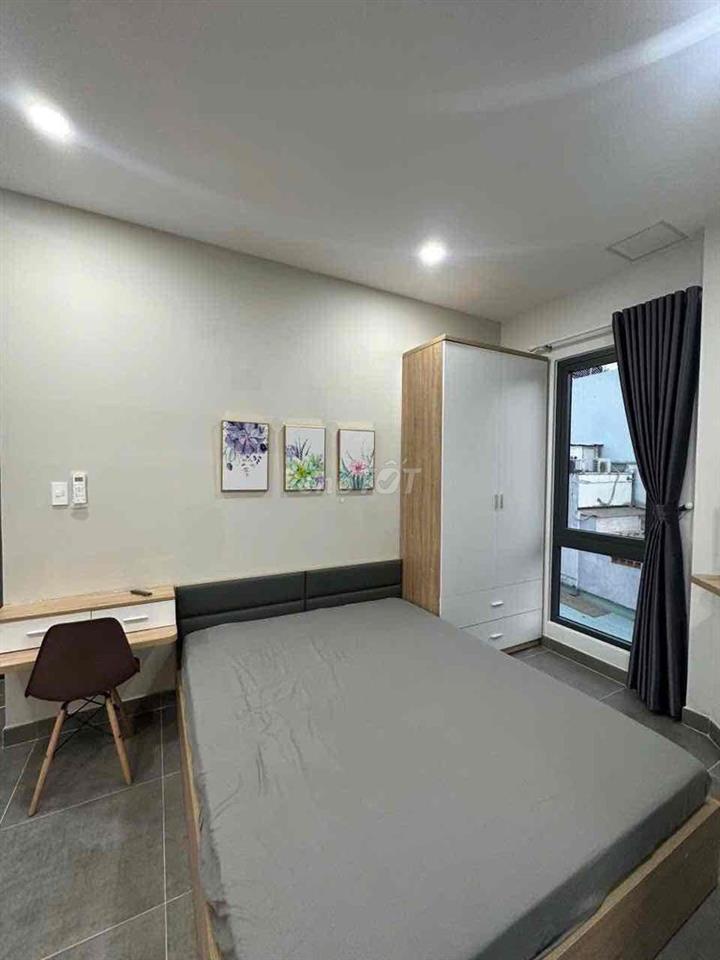 STUDIO FULL NỘI THẤT BAN CÔNG + CỬA SỔ TRỜI – SÁT QUẬN 1