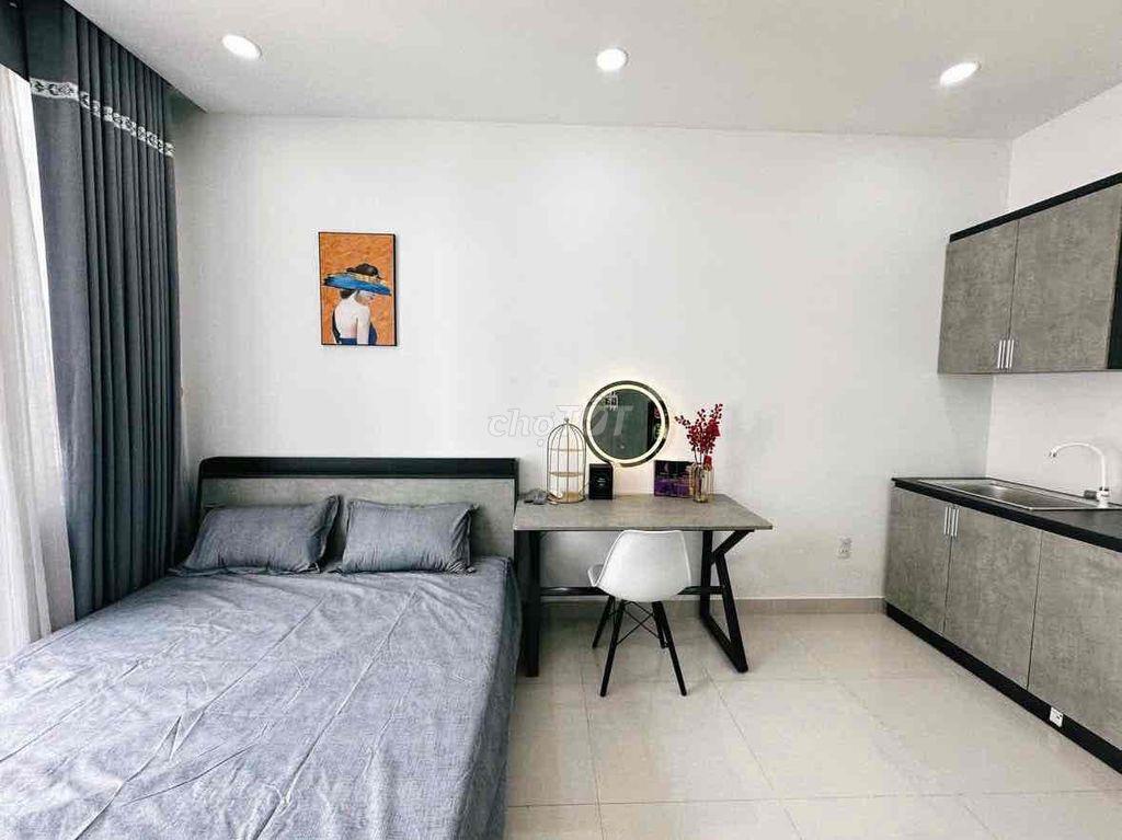 STUDIO FULL NỘI THẤT – BAN CÔNG THOÁNG, GẦN QUẬN 1