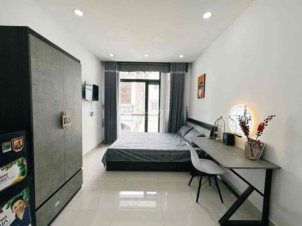 STUDIO FULL NỘI THẤT – BAN CÔNG THOÁNG, GẦN QUẬN 1
