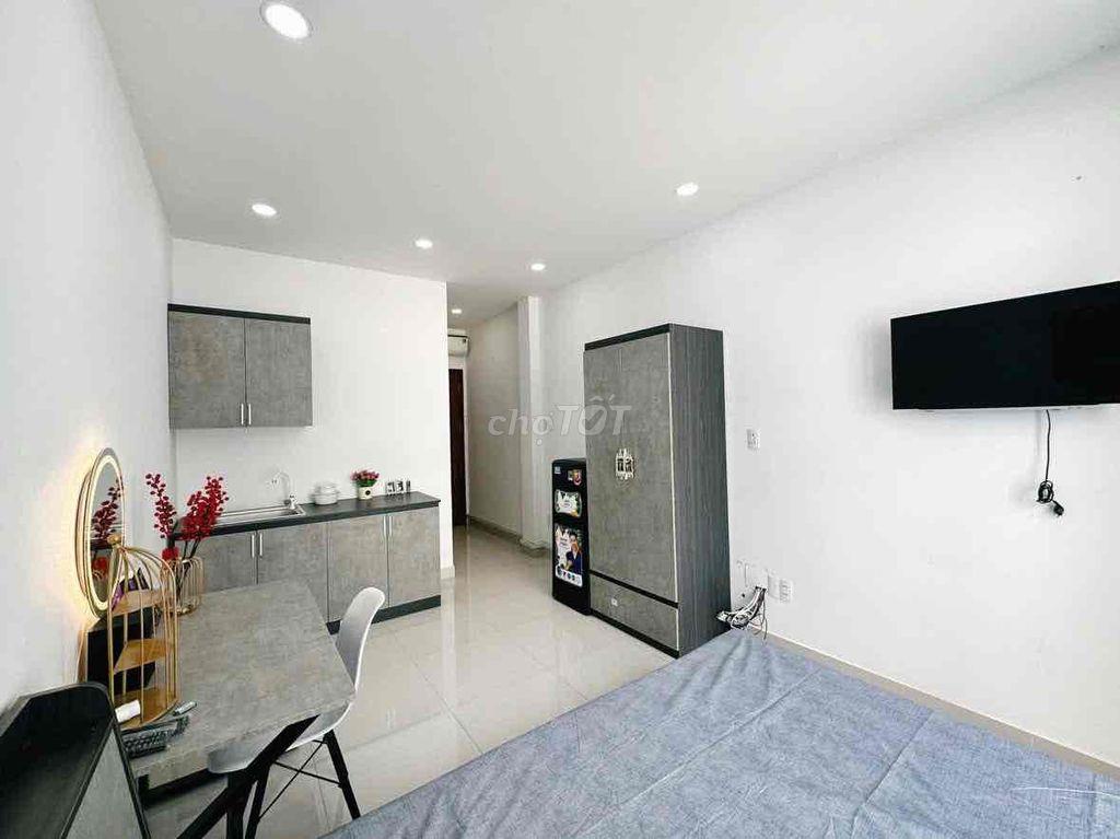 STUDIO FULL NỘI THẤT – BAN CÔNG THOÁNG, GẦN QUẬN 1