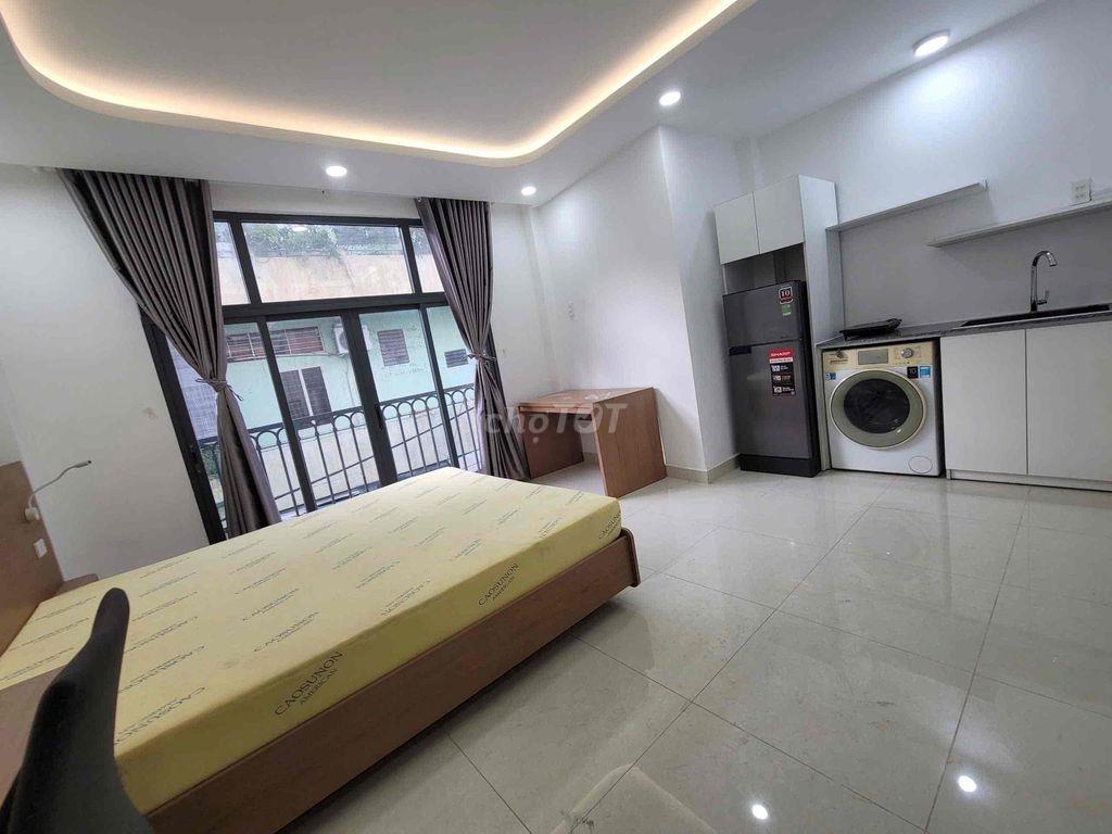 CHDV BAN CÔNG SIÊU LỚN  GIÁ TỐT  – FULL NỘI THẤT, GẦN QUẬN 1