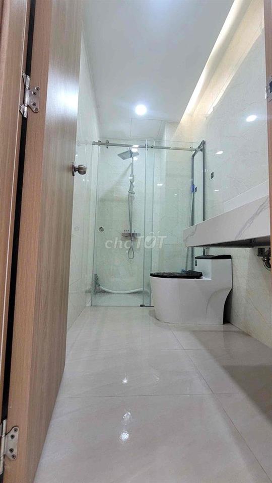 CHDV BAN CÔNG SIÊU LỚN  GIÁ TỐT  – FULL NỘI THẤT, GẦN QUẬN 1