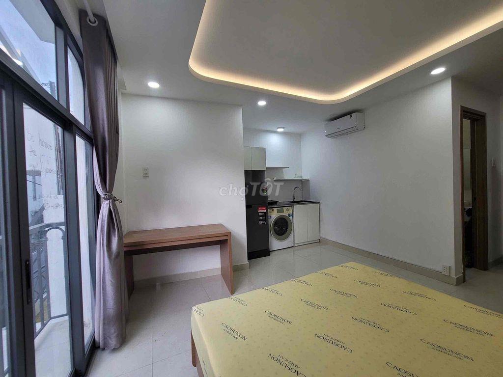 CHDV BAN CÔNG SIÊU LỚN  GIÁ TỐT  – FULL NỘI THẤT, GẦN QUẬN 1
