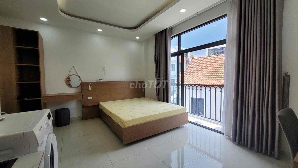 CHDV BAN CÔNG SIÊU LỚN  GIÁ TỐT  – FULL NỘI THẤT, GẦN QUẬN 1
