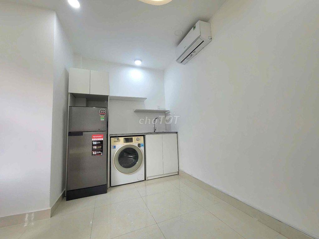 CHDV BAN CÔNG SIÊU LỚN  GIÁ TỐT  – FULL NỘI THẤT, GẦN QUẬN 1